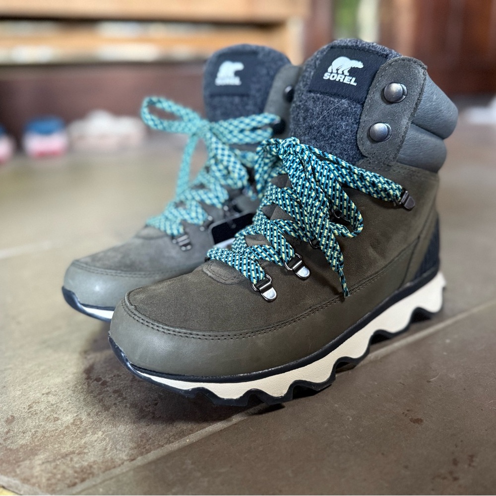 NWT Sorel Women's Kinetic Conquest Waterproof Boots